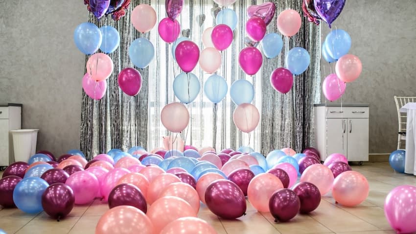 A room with balloons and curtains